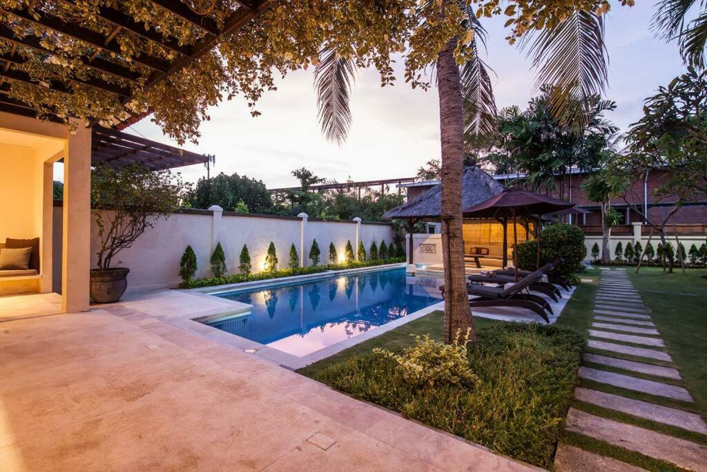 9-br Top Luxury Beachfront Pool Bali Villa Seminyak (Bali)
