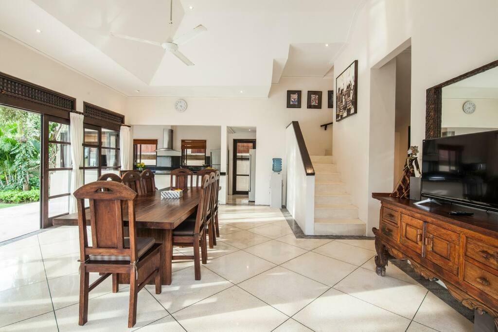 9-br Top Luxury Beachfront Pool Bali Villa *