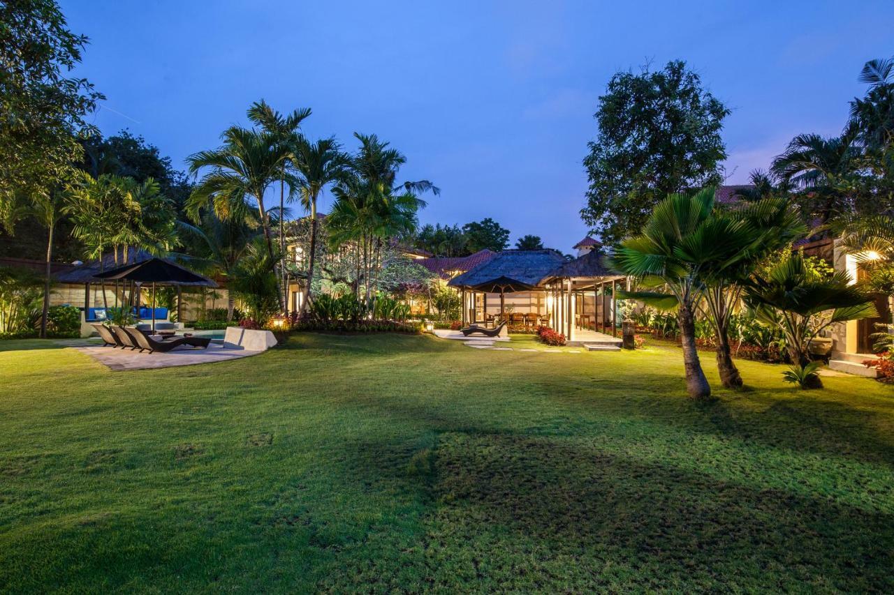Villa 9-br Top Luxury Beachfront Pool Bali *
